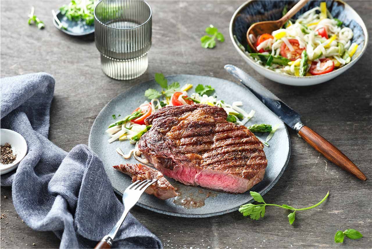 Rezeptmotiv Gegrillte Rib Eye Steaks